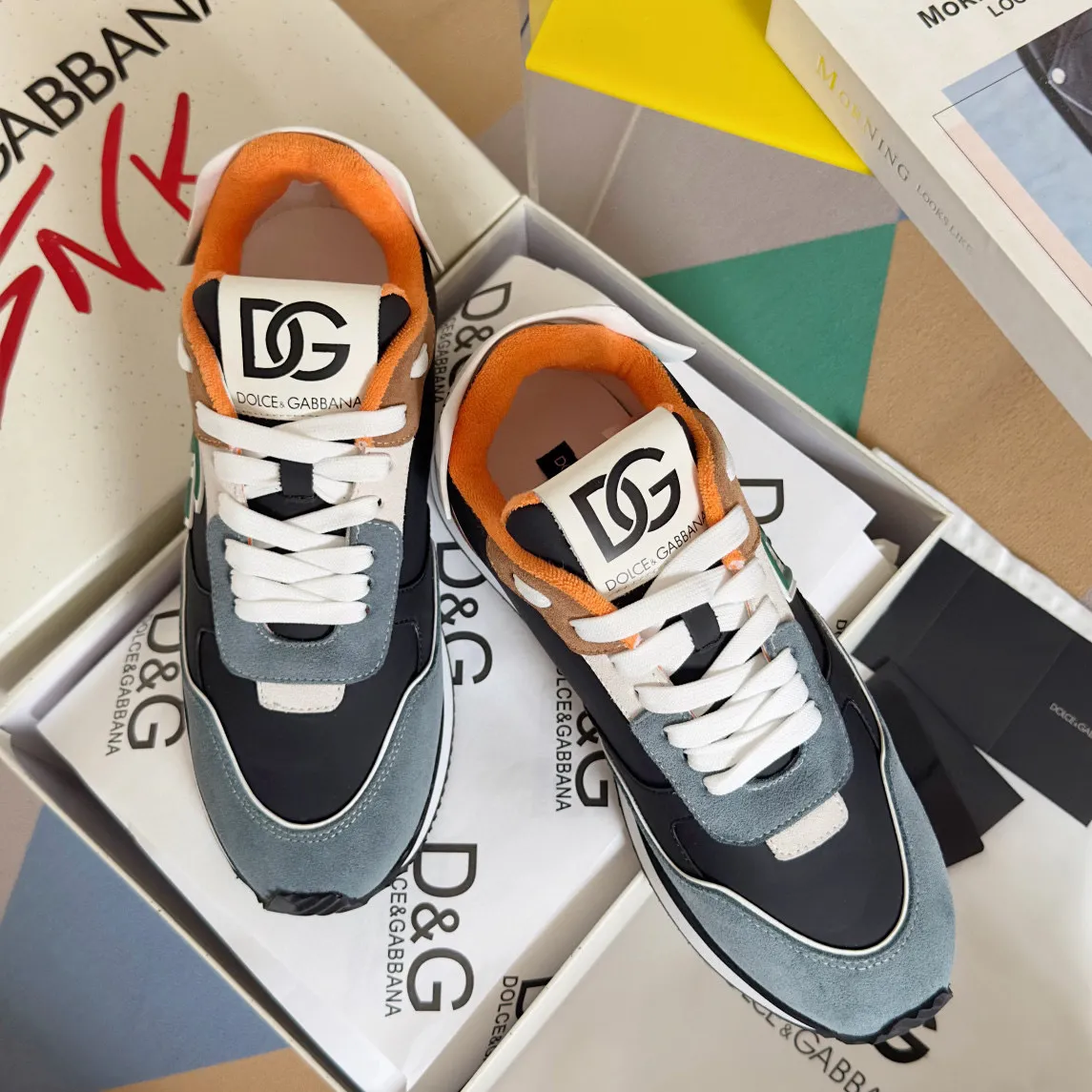Factory price: 458💰D&G's latest Cushion series casual sports shoes, dad shoes, running shoes, original purchase and development, production, handmade, but always looking to the future. The new Cushion sneakers feature a two-tone suede upper accented by a mesh contrasting printed DG cross logo on the side. The lightweight, grippy rubber outsole is innovatively designed to provide excellent performance, while the jacquard label adds timeless style. Exquisite packaging at the delivery counter🛍📦 ▪️ Fabric: Original custom-made first-layer cowhide ▪️ Lining: Original custom-made breathable towel lining ▪️ Sole: Original open-molded rubber material ▪️ Bottom thickness: 3.5CM ▪️ Size: Men's 38-44, customized 45